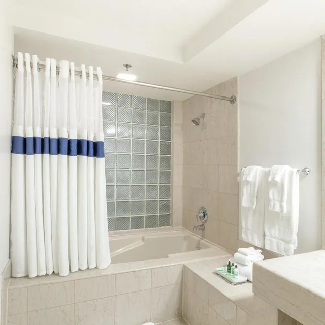 جناح بسريرين كوين، Atheneum Suite Hotel 2/3