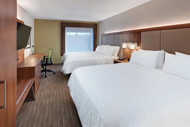 Standard, 2 Queen Beds, Holiday Inn Express & Suites West Long Branch - Eatontown 2/3