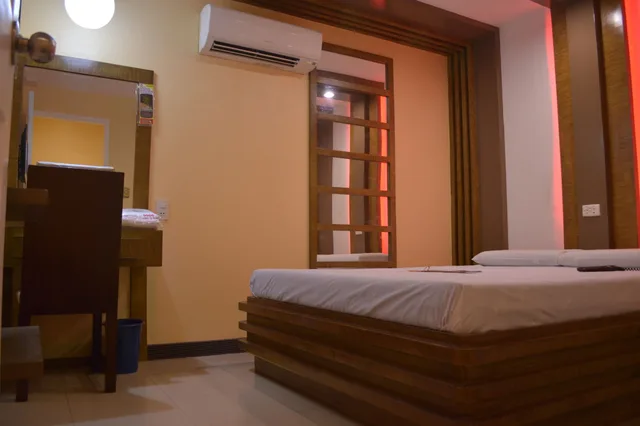 غرفة ديلوكس بسرير كوين، Hotel Sogo Pasay Rotonda 3/5