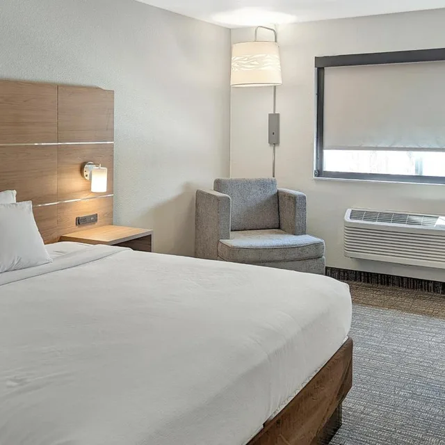 غرفة بسرير كينج، Estherville Hotel Amp Suites 3/10