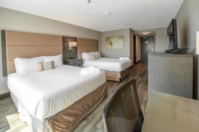 غرفة بريميوم بسريرين كوين، Lonsdale Quay Hotel 5/6