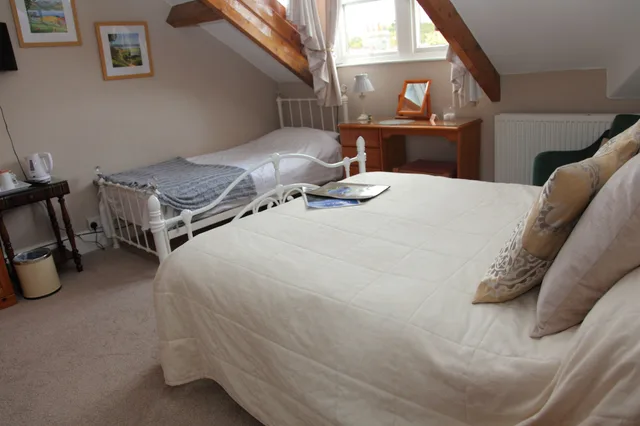 غرفة عائلية بسرير مزدوج وسرير فردي، Kirkwood Guest House 1/5