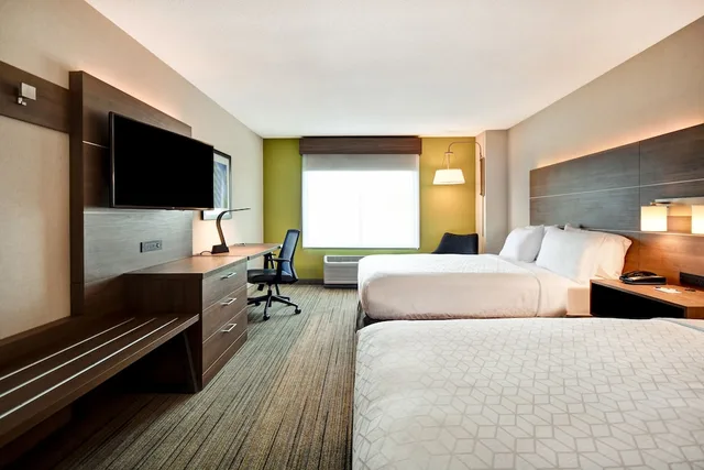 غرفة قياسية بسرير كينج مع أريكة، Holiday Inn Express Newport North - Middletown 5/10