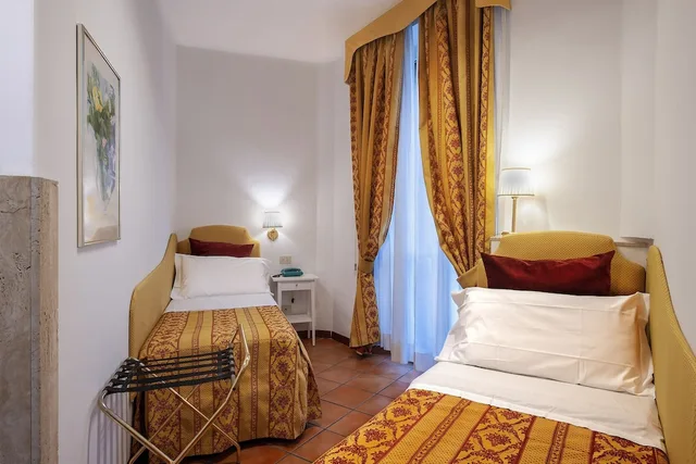 غرفة بسريرين منفصلين بشرفة، Hotel Canova 1/2