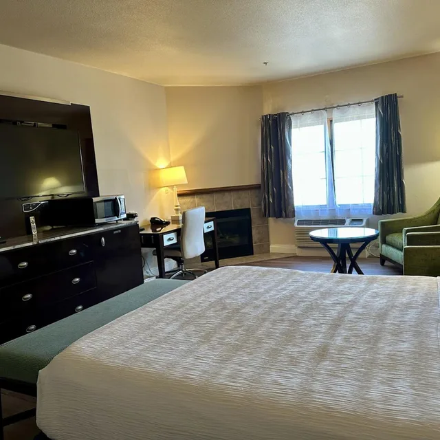 جناح جونيور بسرير كينج بجاكوزي، Rocklin Park Hotel, Trademark Collection by Wyndham 3/10