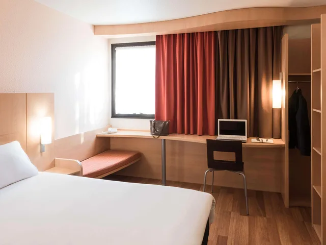 Room, Double Bed, Ibis Angers Centre Chateau 1/5