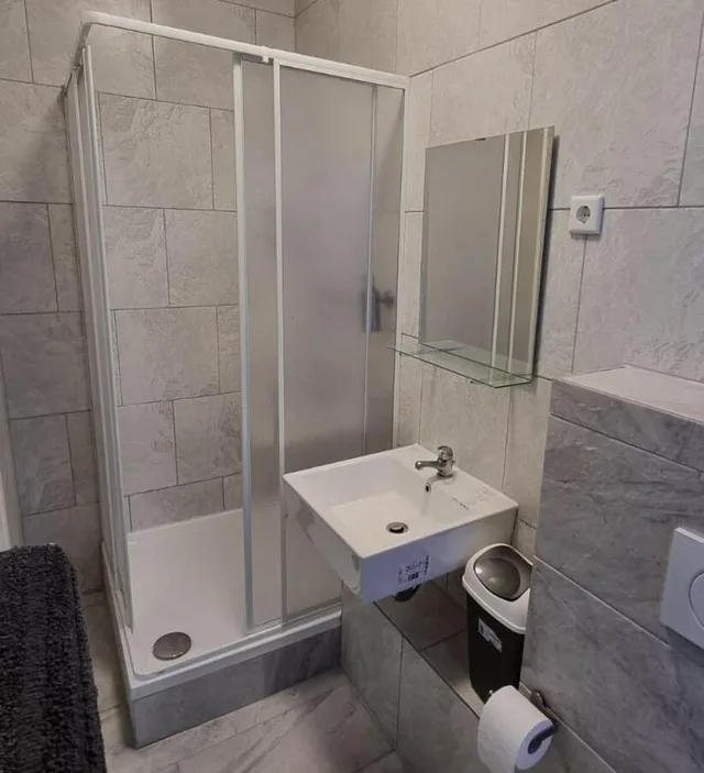 غرفة بسرير مزدوج بحمام خاص، Hotel Linda 6/7