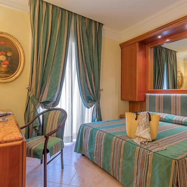 غرفة قياسية بسرير مزدوج أو سريرين منفصلين، Raeli Hotel Luce 1/10