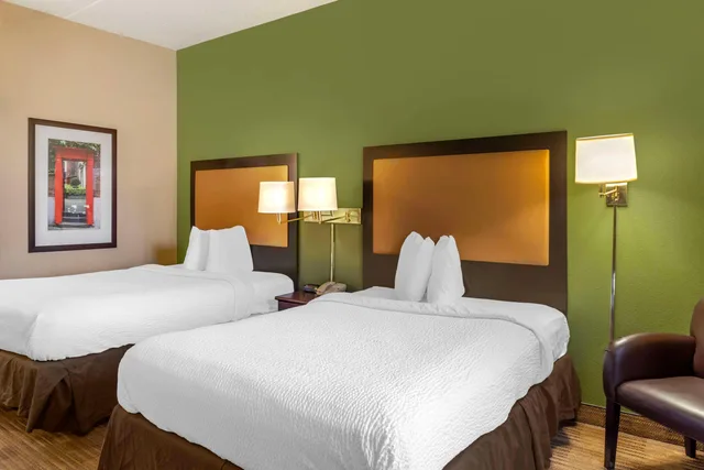غرفة بسريرين مزدوجين لذوي الإعاقة، MainStay Suites Chicago Hillside 2/2