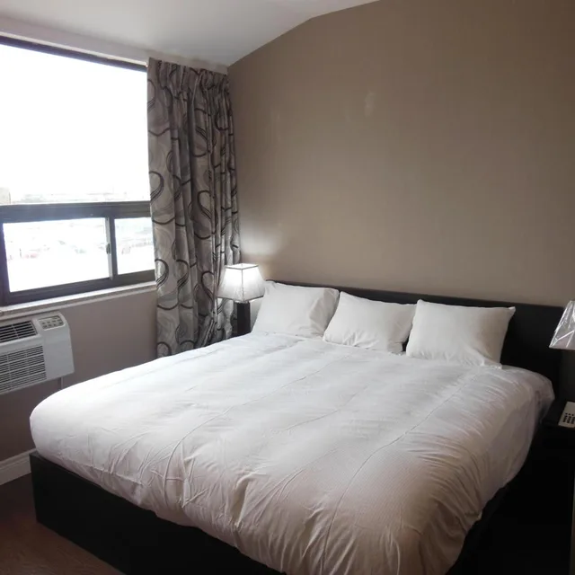 غرفة بسرير كينج، Nu Hotel Toronto 5/10