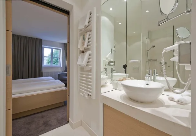 غرفة بزنس بسرير كوين، FORSTINGER HOTEL 9/10