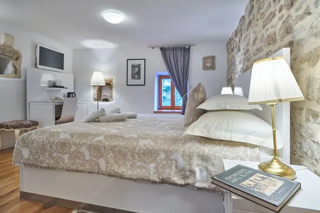 غرفة كومفورت بسرير كينج، Villa Split Heritage Hotel 3/8