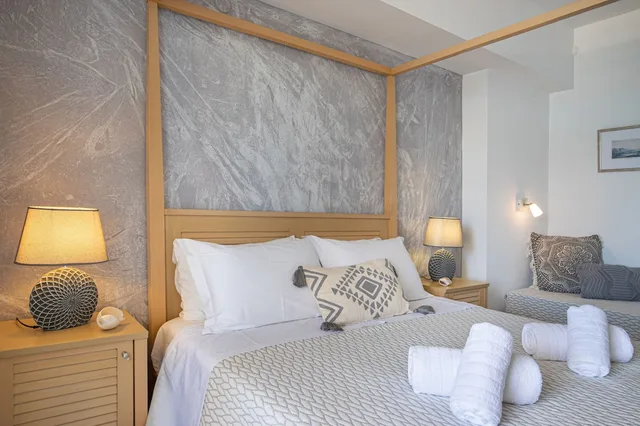 Superior, Queen Bed, Blue Harmony Hotel 2/5