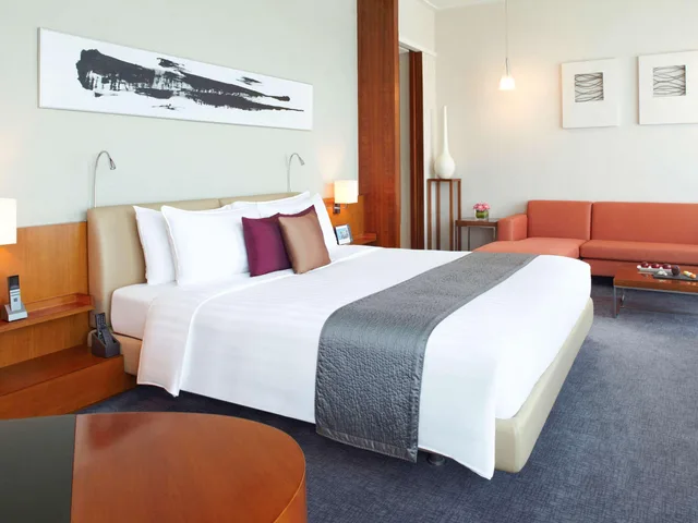 جناح بريميير بسرير كينج، Novotel Citygate Hotel Hong Kong 2/4