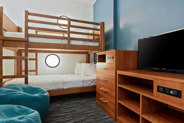 جناح عائلي بسرير كينج وسرير بطابقين مع أريكة، Holiday Inn Express Suites Orlando Lk Buena Vista Area 6/10