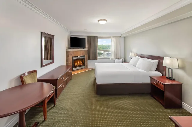 Standard, Queen Bed, Quality Inn & Suites Whitecourt 5/10