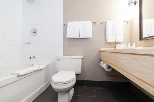 غرفة بريميوم بسرير كوين، Sandman Signature Edmonton Downtown Hotel 2/2