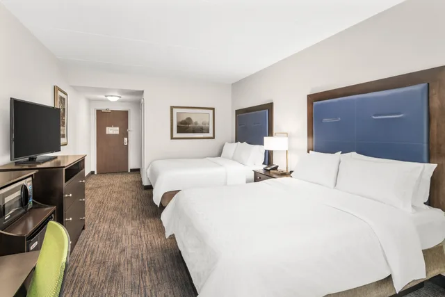 غرفة قياسية بسريرين كوين، Holiday Inn Express Hotel And Suites Wilmington Newark 2/4