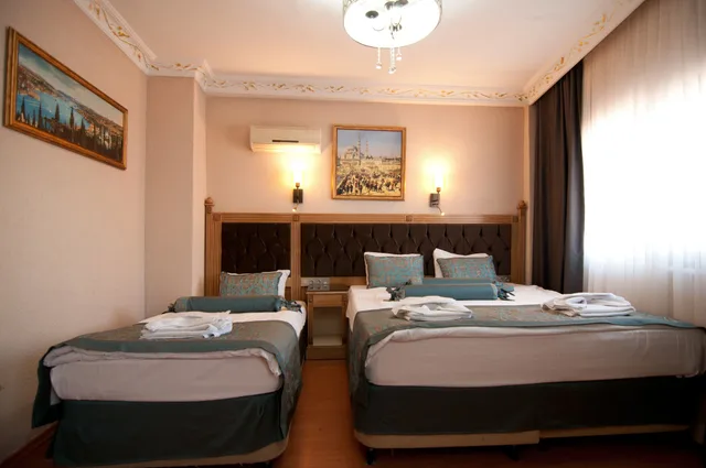 غرفة ديلوكس ثلاثية بسرير كينج وسرير فردي بغرفة نوم واحدة مع أريكة، Blue Tuana Hotel 4/10