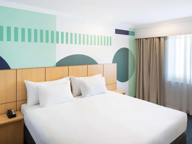 غرفة سوبيريور بسرير كينج وسرير كوين لذوي الإعاقة، ibis Styles Sydney Central 1/7