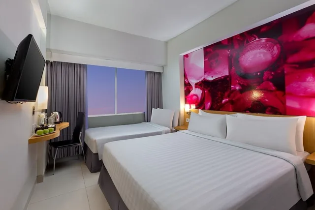 غرفة عائلية بسرير مزدوج وسرير فردي، favehotel Manahan - Solo 3/8