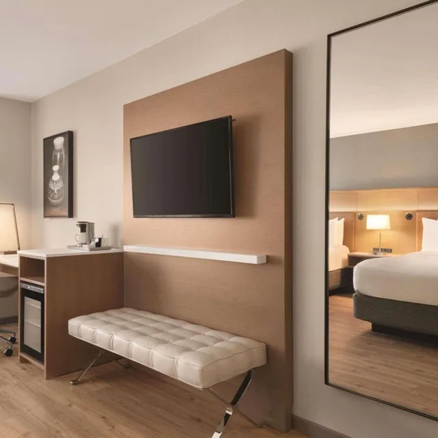 غرفة بسريرين كوين في المبنى الرئيسي، Oneida Casino Hotel 9/10