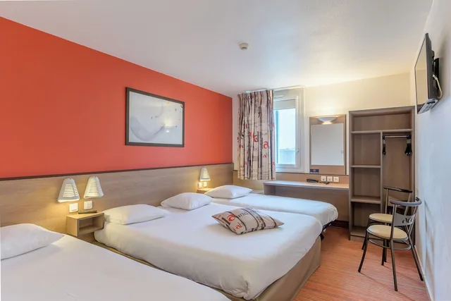 غرفة عائلية بسرير كوين وسرير فردي مع سرير سحّاب إضافي، ACE HOTEL PARIS ROISSY 1/6