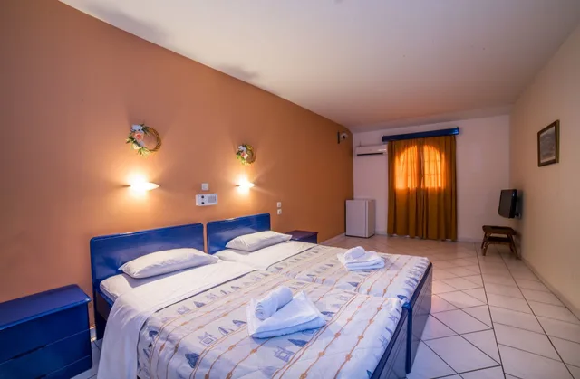 Family, 1 Double and 3 Single Beds، Porto Koukla Beach Hotel 8/10