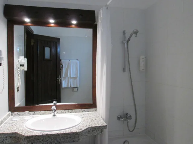 غرفة قياسية بسرير مزدوج بإطلالة على البحر، Arabella Azur Resort 7/7