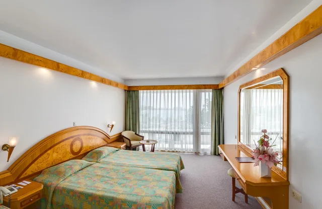 غرفة بسرير مزدوج بإطلالة على الجبل، Rubi Hotel 1/4