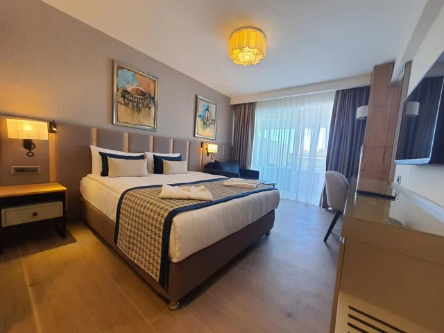 غرفة بسرير كينج بجاكوزي، Sunthalia Hotels & Resorts Ultra All Inclusive Adults Only Party Hotel Side 4/10