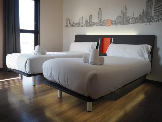 غرفة بسرير فردي لذوي الإعاقة، easyHotel Barcelona Fira 6/10