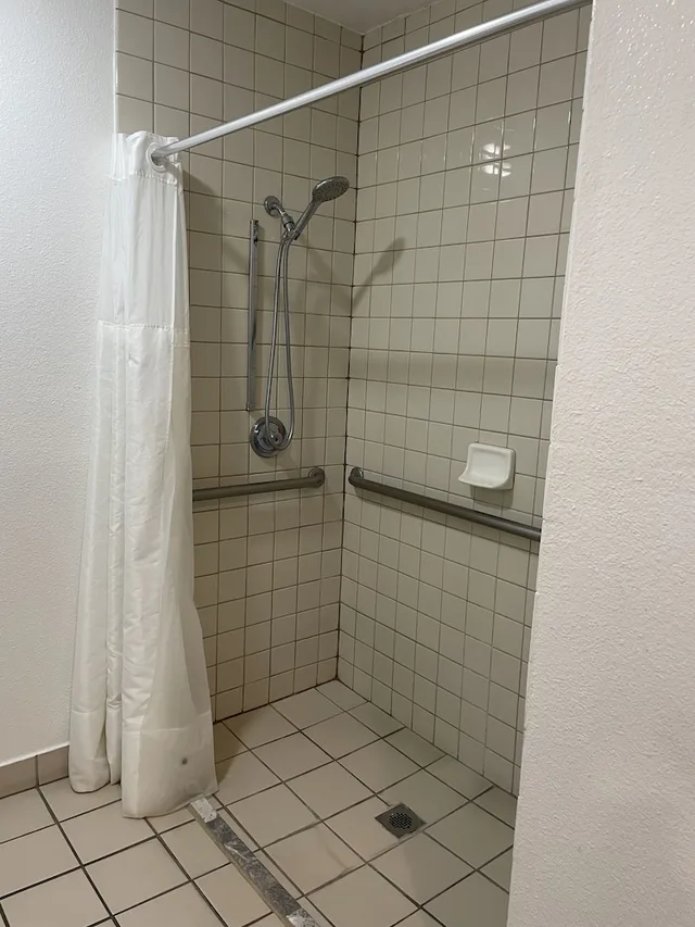 غرفة عائلية مفردة بسرير كوين، Loma Linda Inn. 10/10