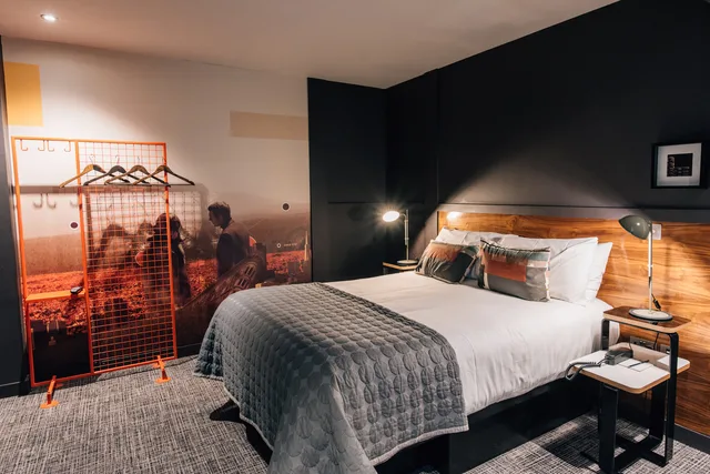 Comfy, King Bed، Bullitt Hotel 1/3