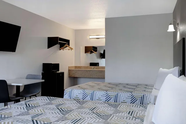 جناح بسرير كوين، Motel 6 Branson West Silver Dollar City 8/10