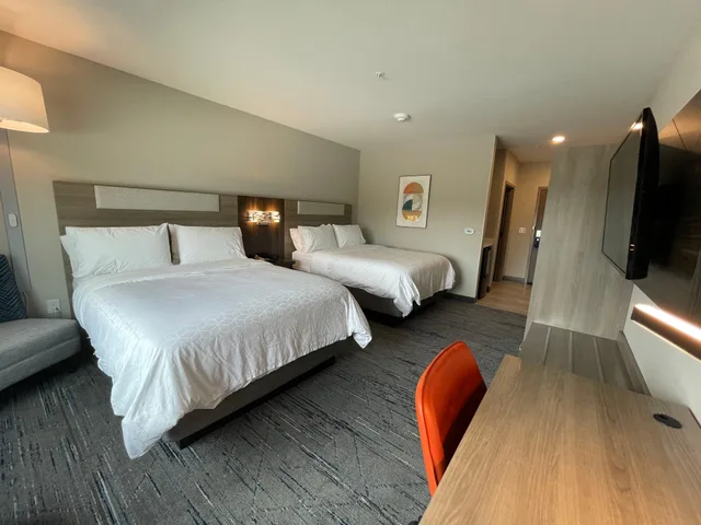 غرفة بسريرين كوين، Holiday Inn Express & Suites Ft. Smith Airport, an IHG Hotel 1/2