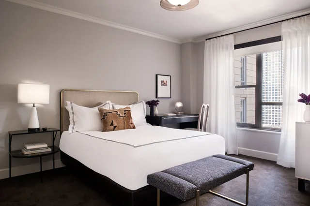 غرفة بسرير كوين، The Talbott Hotel 1/3