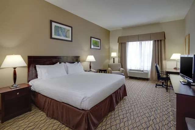Standard, Queen Bed, Holiday Inn Express Charles Town 1/2