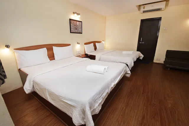 غرفة ديلوكس عائلية بسرير كوين بإطلالة على الحديقة، West End Hotel 5/10