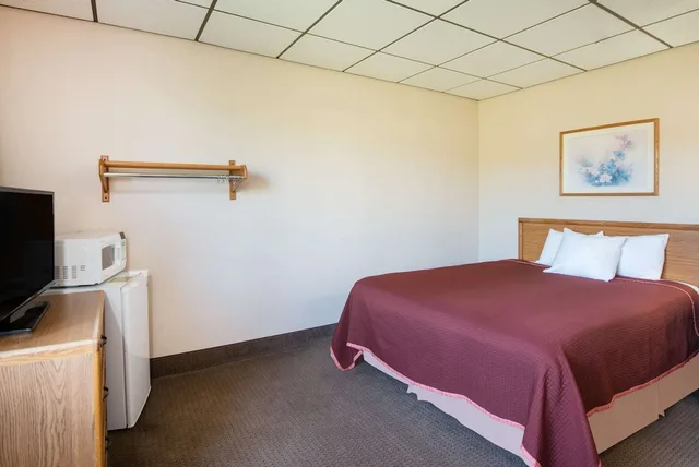 غرفة بسرير كينج، Super 8 By Wyndham Abilene Ks 2/2