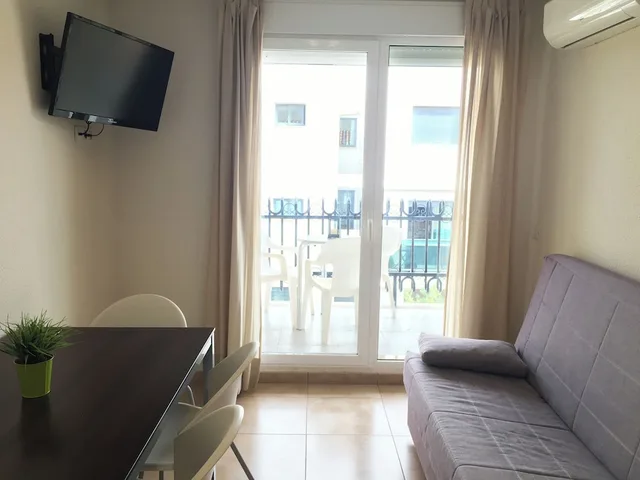 شقة أساسية بسريرين منفصلين بشرفة بغرفة نوم واحدة مع أريكة، APARTAMENTOS RESIDENCIAL DOÑA CARMEN 3000 5/10