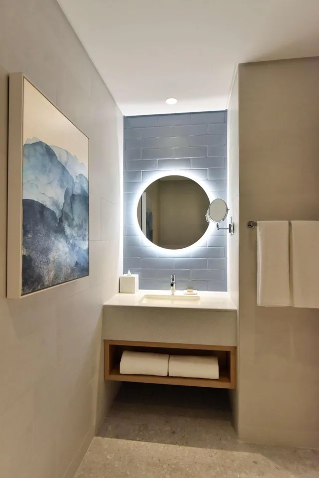1 Bedroom, Suite, King Bed, Bay View, Sofa، Hilton Garden Inn Bahrain Bay 3/3
