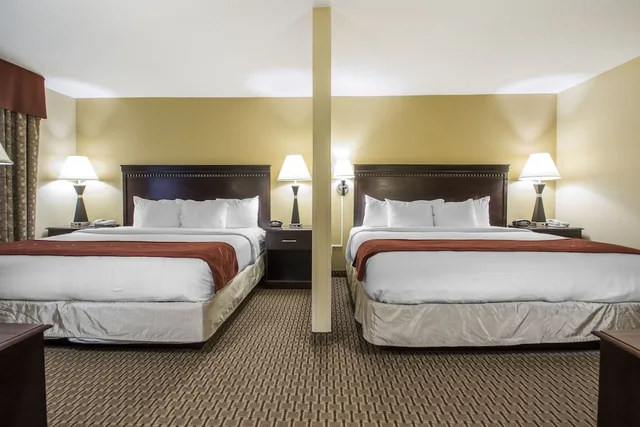 جناح بسريرين كينج، Comfort Suites Wisconsin Dells Area 1/7