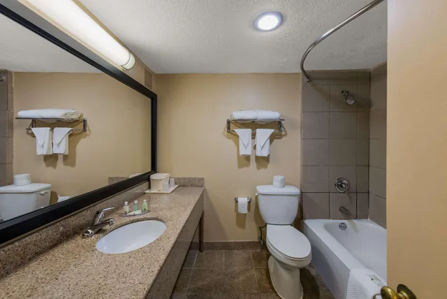 غرفة بسرير كوين، Quality Inn Saint Louis Airport 5/5