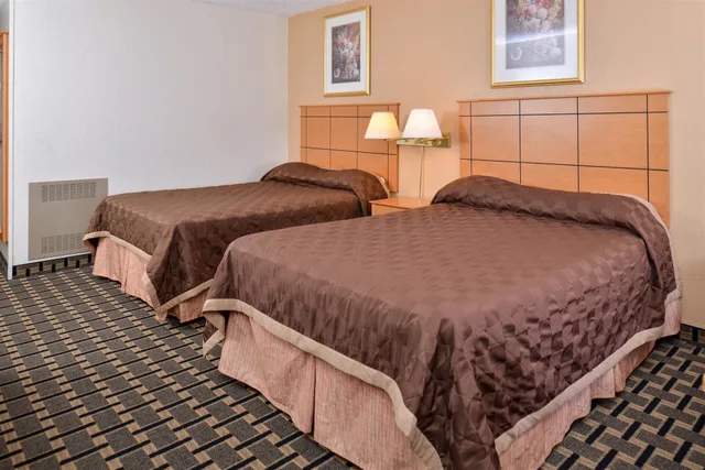 غرفة بسريرين مزدوجين، Americas Best Value Inn and Suites St Cloud 1/4
