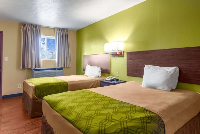 Room, 2 Double Beds, Smoking, Accessible, Econo Lodge Kent - Akron West 1/3