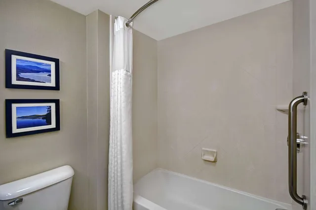 جناح بسرير كينج، Comfort Inn & Suites Wilton, ME 3/3