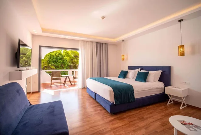 Panorama, Suite, Garden View، Ramada By Wyndham Loutraki Poseidon Resort 2/4