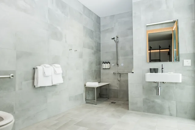 لوفت بسرير كينج، Quay Perth Hotel 6/7