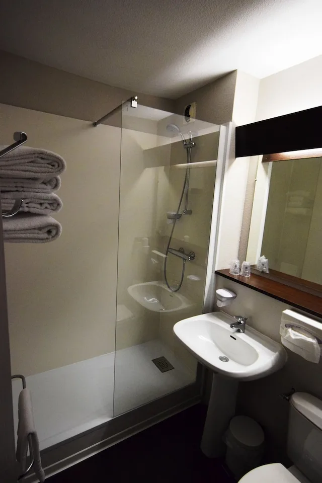 غرفة قياسية بسرير مزدوج أو سريرين منفصلين، Best Western Hotel du Phare 10/10